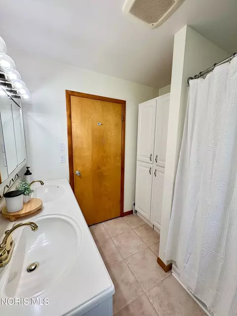 Bath - 107 Johnson Ave, Stryker, OH 43557 photo 3 of 6