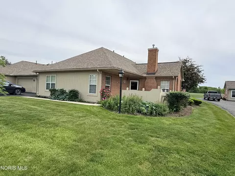 3524 Bayberry Pl, Oregon, OH 43616