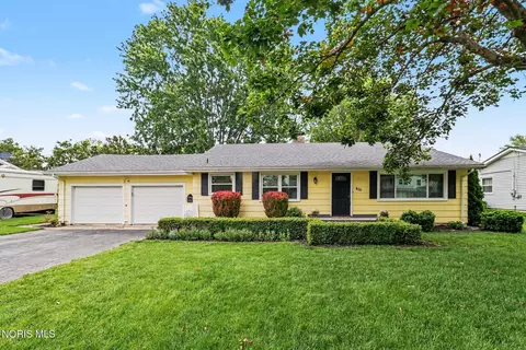 420 Glenview Dr, Fostoria, OH 44830