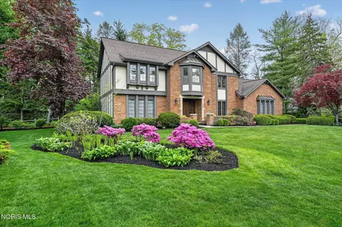 4455 Falconhurst Ct, Sylvania, OH 43560