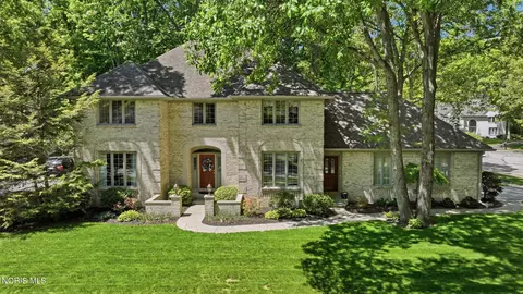 2727 Spring Water Dr, Toledo, OH 43617