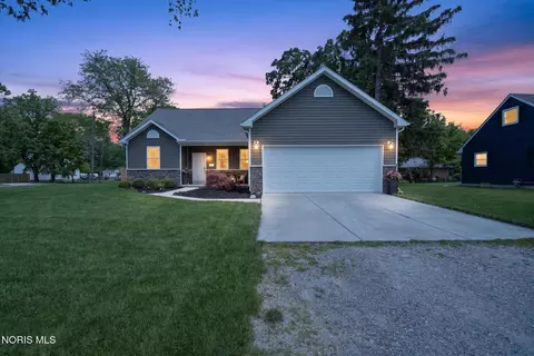 922 Corey St, Maumee, OH 43537