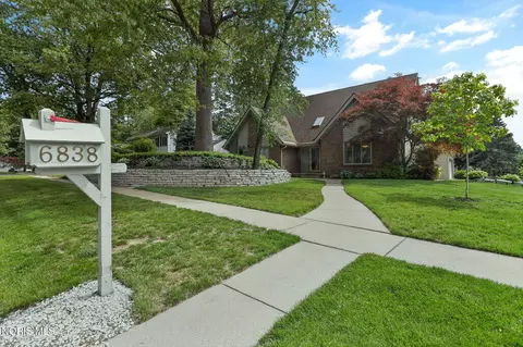 6838 Oakshade Rd, Sylvania, OH 43560