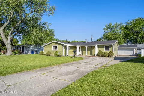 26933 Whiteside Dr, Perrysburg, OH 43551