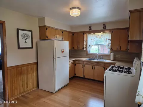 Kitchen - 245 Enos Dr, Oregon, OH 43616 photo 2 of 2