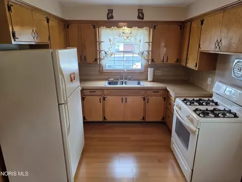 Kitchen - 245 Enos Dr, Oregon, OH 43616 photo 1 of 2