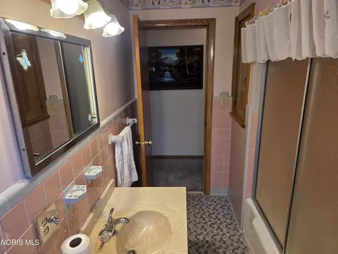 Bath - 245 Enos Dr, Oregon, OH 43616 photo 3 of 3