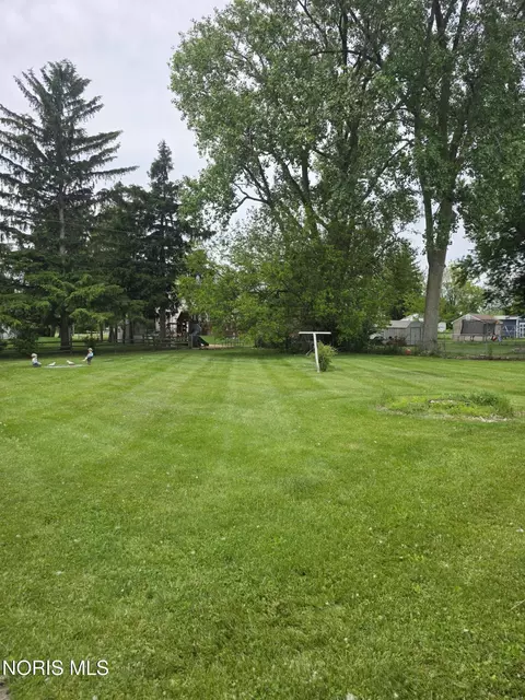 Exterior - 245 Enos Dr, Oregon, OH 43616 photo 3 of 4