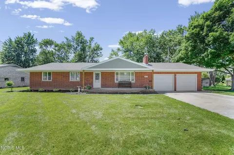 1040 Woodside Dr, Findlay, OH 45840