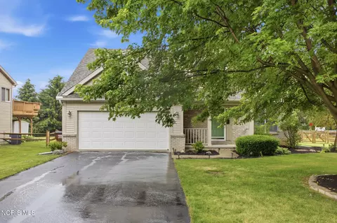 6840 Wexford Hill Ln, Holland, OH 43528