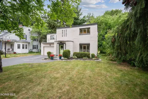 3336 Indian Rd, Ottawa Hills, OH 43606