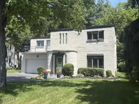 3336 Indian Rd, Ottawa Hills, OH 43606