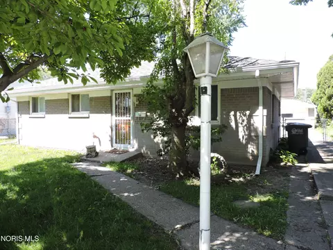 521 Whitlock Ave, Toledo, OH 43605