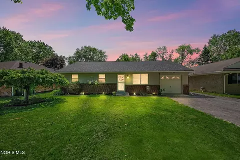 4370 Carney Dr, Maumee, OH 43537
