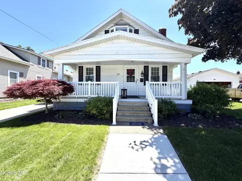 209 Hoffman Ave, Rossford, OH 43460