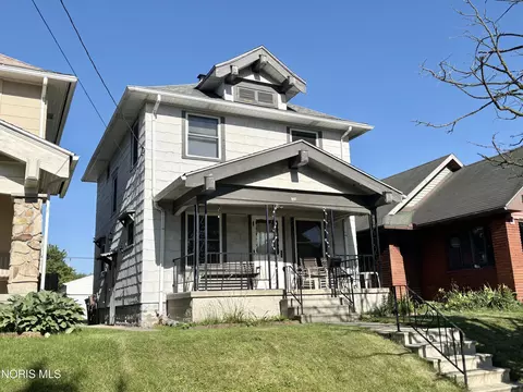 227 Valleywood Dr, Toledo, OH 43605