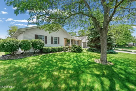 823 Nutmeg Ln, Findlay, OH 45840
