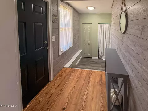 Entry Way - 413 N Adrian St, Lyons, OH 43533 photo 2 of 3