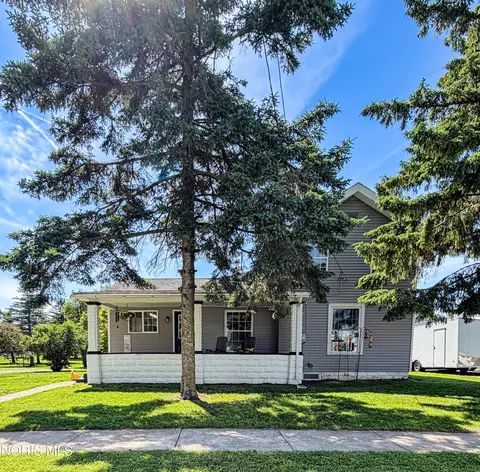 413 N Adrian St, Lyons, OH 43533