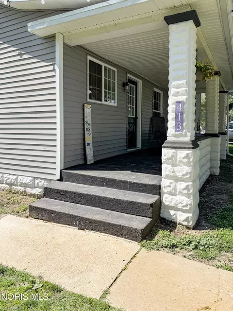 413 N Adrian St, Lyons, OH 43533
