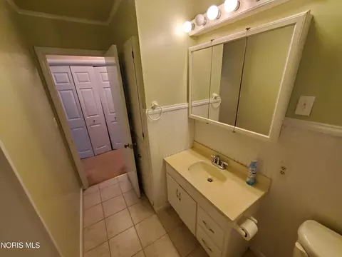 Bath - 459 S Hazel St, Upper Sandusky, OH 43351 photo 3 of 4