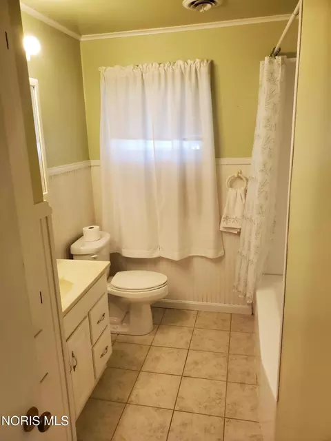 Bath - 459 S Hazel St, Upper Sandusky, OH 43351 photo 4 of 4