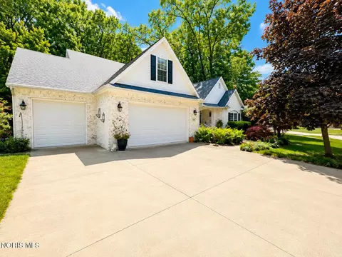 741 Whisperwood Pkwy, Holland, OH 43528