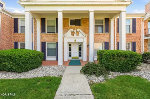 4243 W Bancroft St #203E, Ottawa Hills, OH 43615