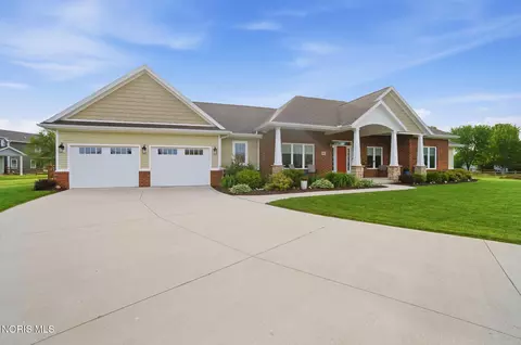 944 Heather Ct, Bowling Green, OH 43402