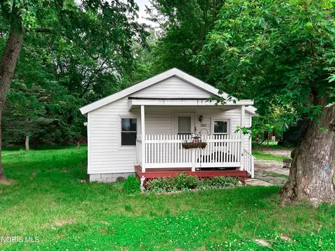 282 Charlotte St, Tiffin, OH 44883