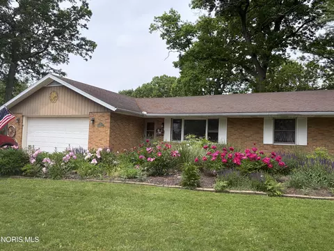 139 Northcrest Cir, Napoleon, OH 43545
