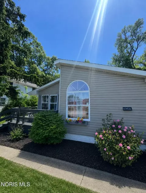 6139 Dorr St, Toledo, OH 43615