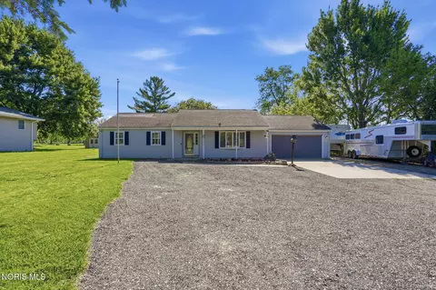 15488 Green Rd, Bowling Green, OH 43402