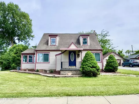 908 E High St, Hicksville, OH 43526