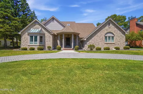 7202 Oak Hill Dr, Sylvania, OH 43560