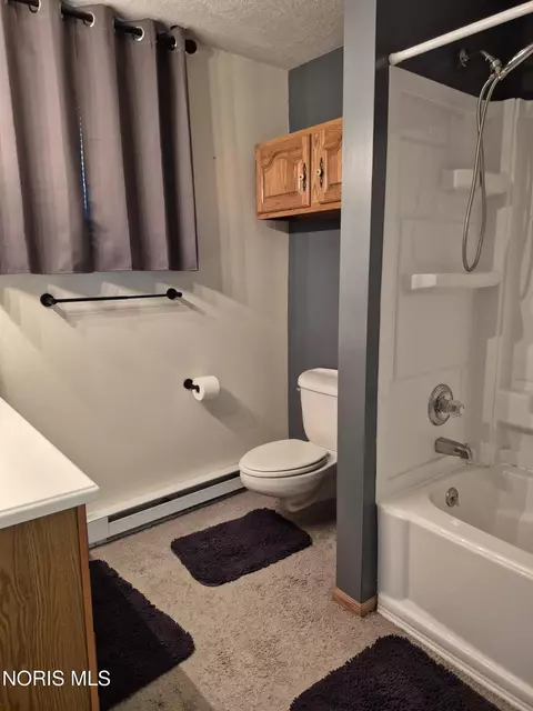 Bath - 853 Beech Ave, Findlay, OH 45840 photo 1 of 1