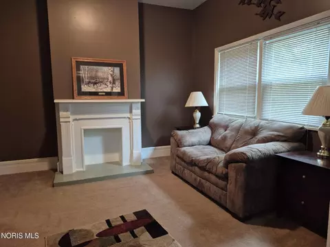 Living - 853 Beech Ave, Findlay, OH 45840 photo 1 of 4