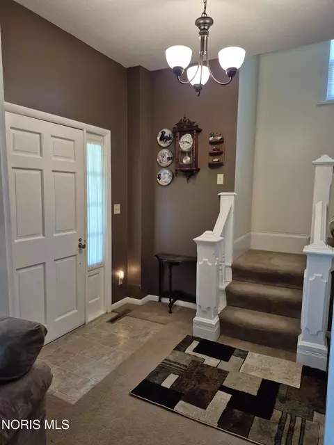 Entry Way - 853 Beech Ave, Findlay, OH 45840 photo 1 of 2