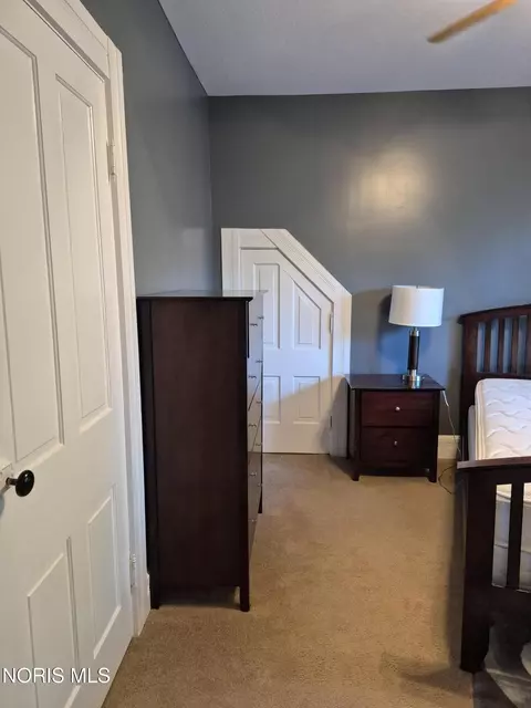 Bedroom - 853 Beech Ave, Findlay, OH 45840 photo 2 of 4