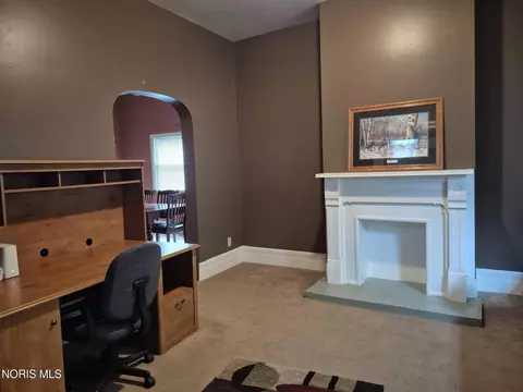 Living - 853 Beech Ave, Findlay, OH 45840 photo 2 of 4