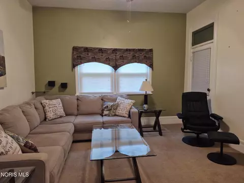 Living - 853 Beech Ave, Findlay, OH 45840 photo 3 of 4