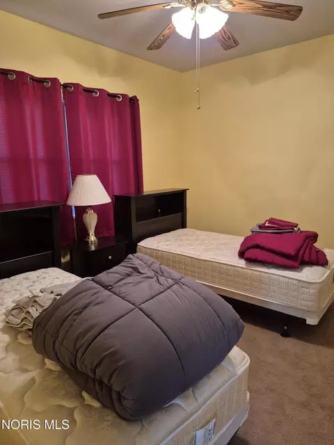 Bedroom - 853 Beech Ave, Findlay, OH 45840 photo 4 of 4