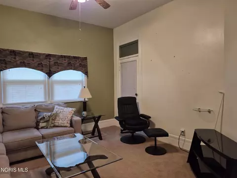 Living - 853 Beech Ave, Findlay, OH 45840 photo 4 of 4