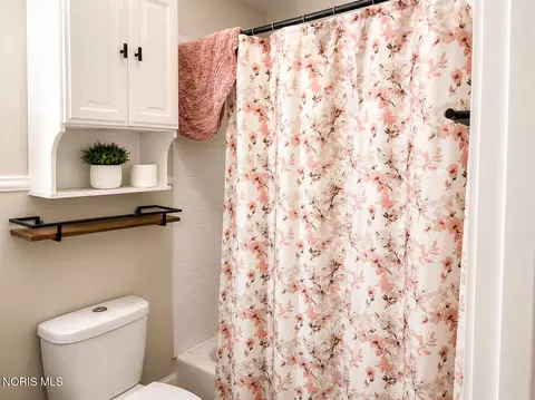 Bath - 1913 Burch Ave, Lima, OH 45801 photo 2 of 2