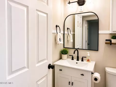 Bath - 1913 Burch Ave, Lima, OH 45801 photo 1 of 2