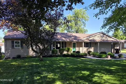 1528 Mayo Dr, Defiance, OH 43512