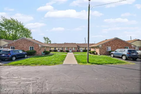 811-923 Gibbs St, Maumee, OH 43537
