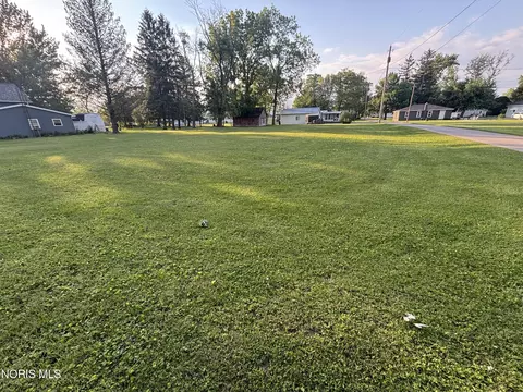 560 W Summit St, Mcclure, OH 43534