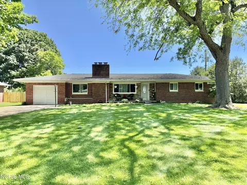 19035 W Orchard Dr, Elmore, OH 43416