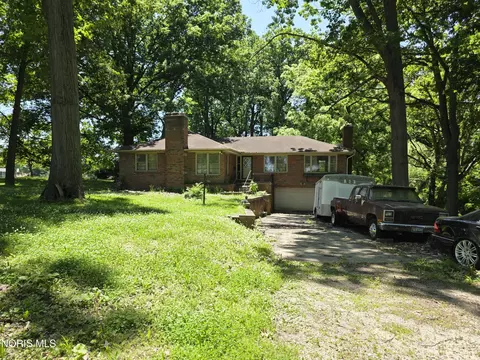 1011 Greenhills Rd, Toledo, OH 43607